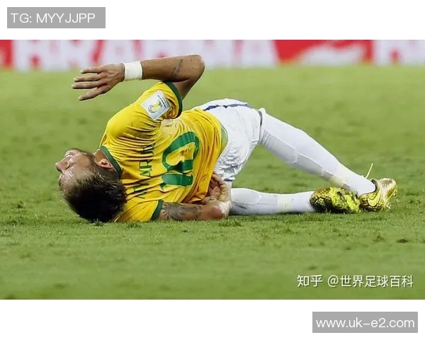 足球明星受伤瞬间男孩心痛不已的感人故事